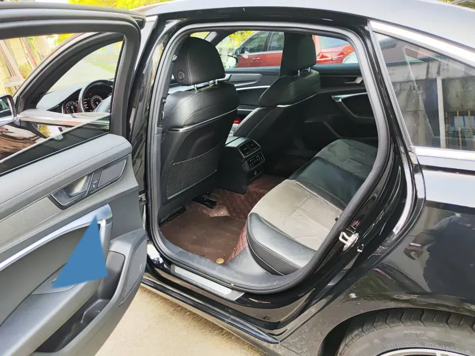 2024 Audi A6L 2.0T 245HP L4 7DCT,autocango,china used car exporter,china ev exporter,chinese used car exporter,chinese used ev exporter