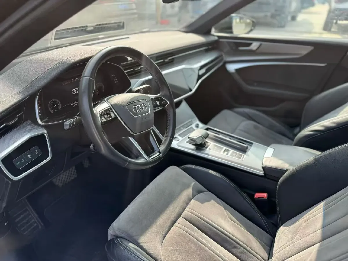 2020 Audi A6L 2.0T 224HP L4 7DCT,autocango,china used car exporter,china ev exporter,chinese used car exporter,chinese used ev exporter