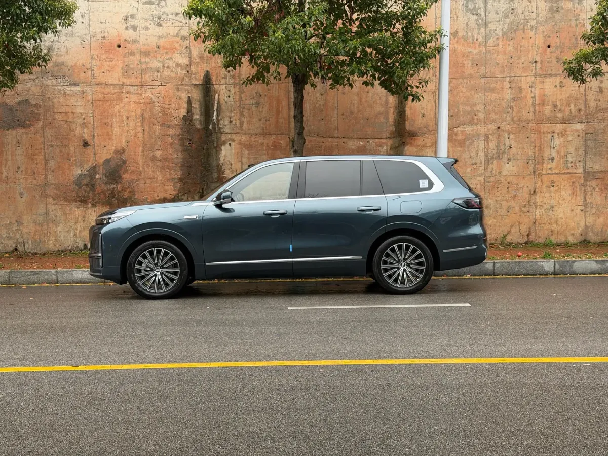 2025 Volkswagen Tiguan L 2.0T 220HP L4 7DCT,autocango,china used car exporter,china ev exporter,chinese used car exporter,chinese used ev exporter