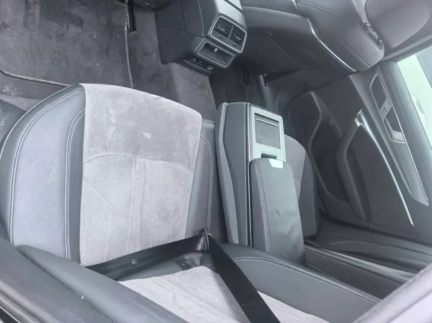 2023 Audi A6L 2.0T 190HP L4 7DCT,autocango,china used car exporter,china ev exporter,chinese used car exporter,chinese used ev exporter