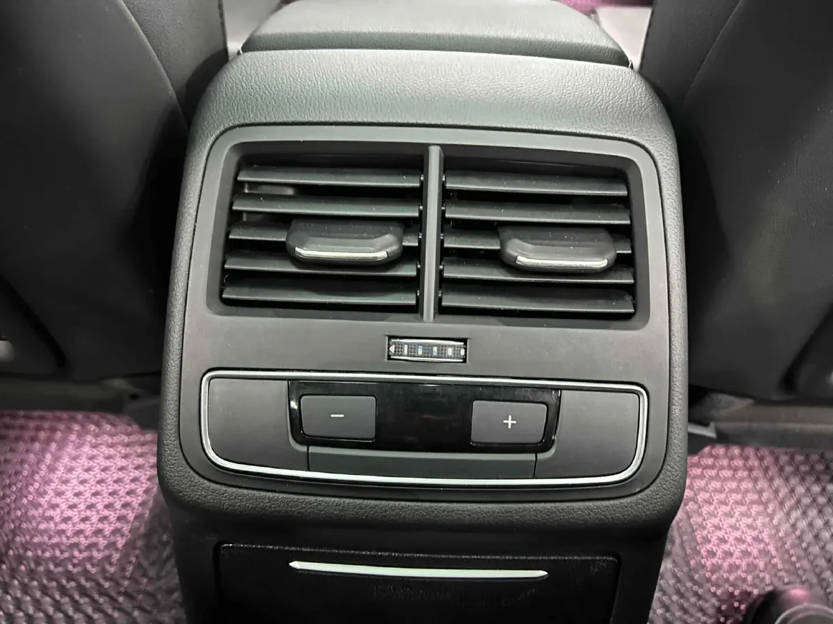 2020 Audi A4L 2.0T 190HP L4 7DCT,autocango,china used car exporter,china ev exporter,chinese used car exporter,chinese used ev exporter