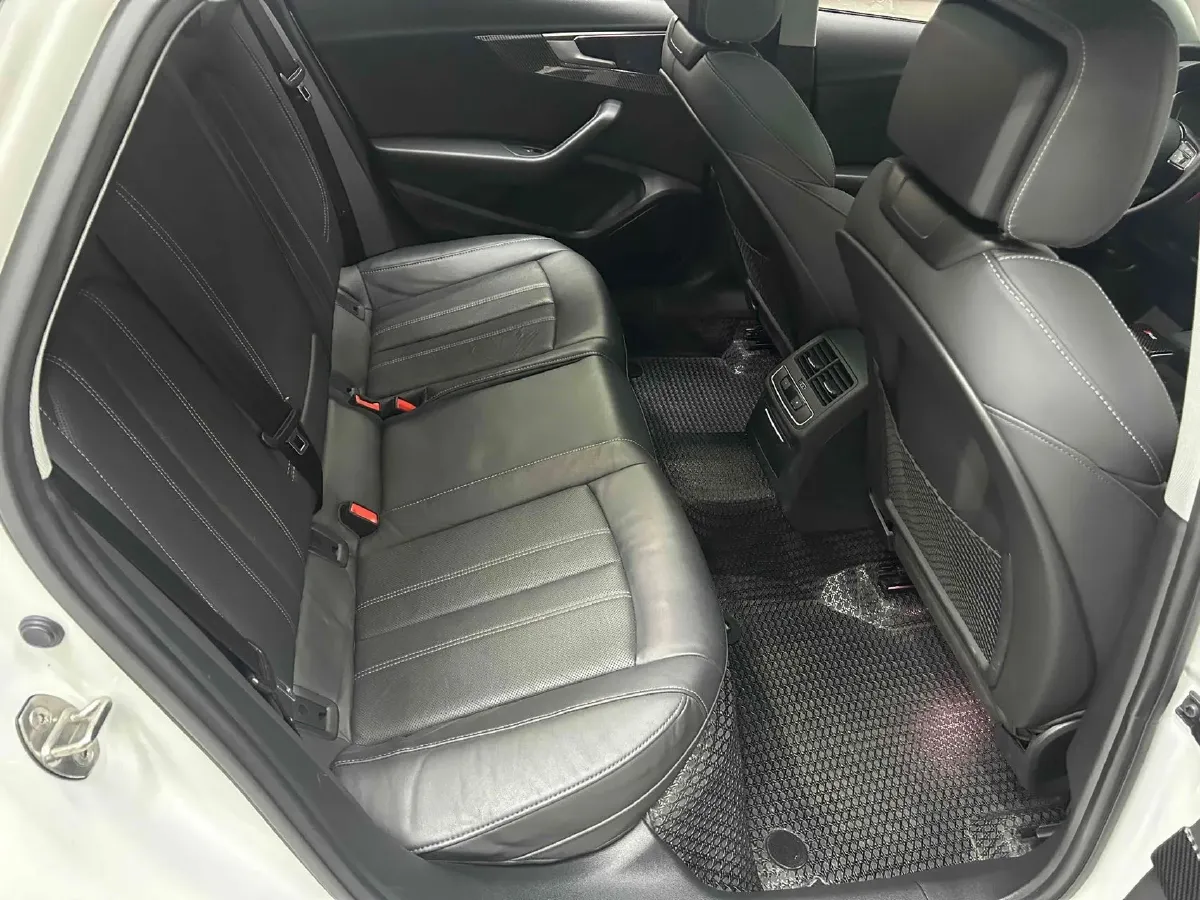 2020 Audi A4L 2.0T 190HP L4 7DCT,autocango,china used car exporter,china ev exporter,chinese used car exporter,chinese used ev exporter