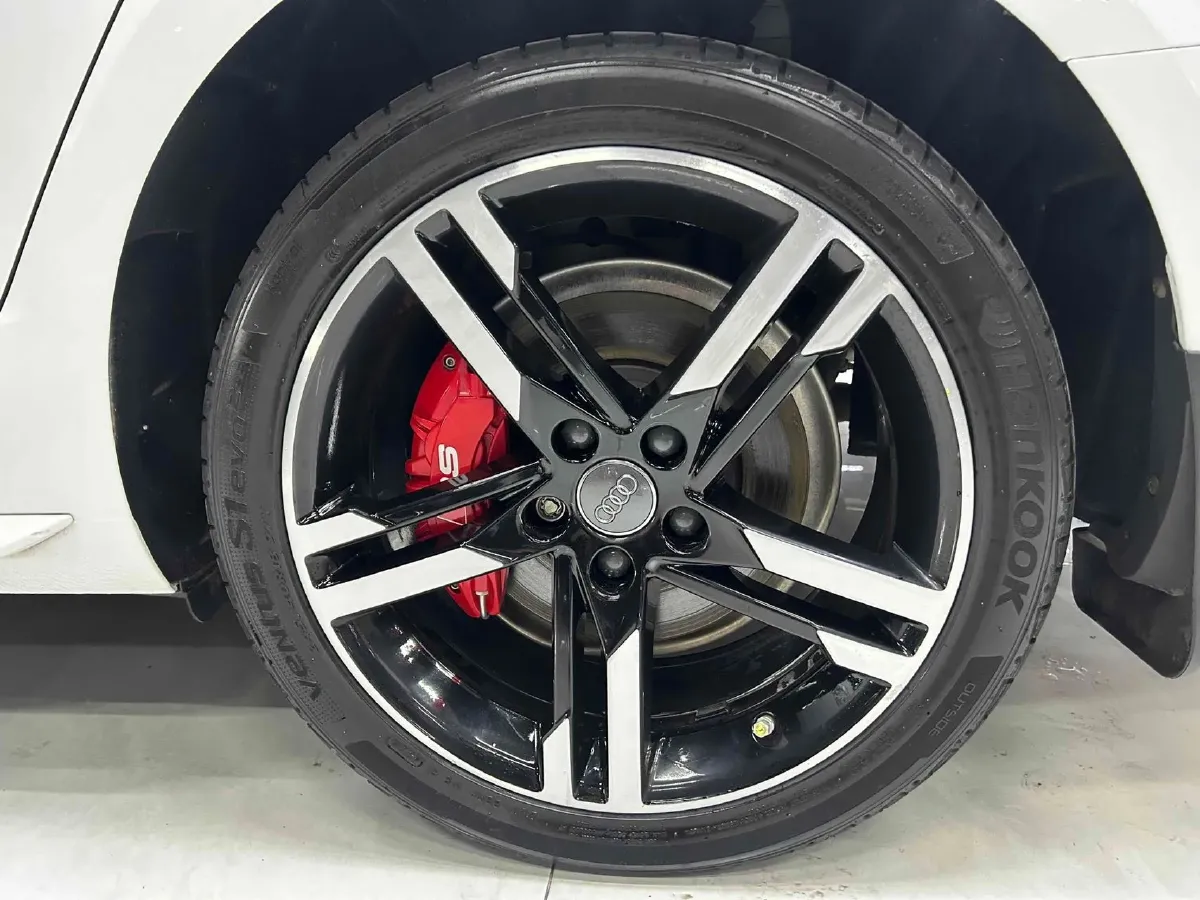 2020 Audi A4L 2.0T 190HP L4 7DCT,autocango,china used car exporter,china ev exporter,chinese used car exporter,chinese used ev exporter