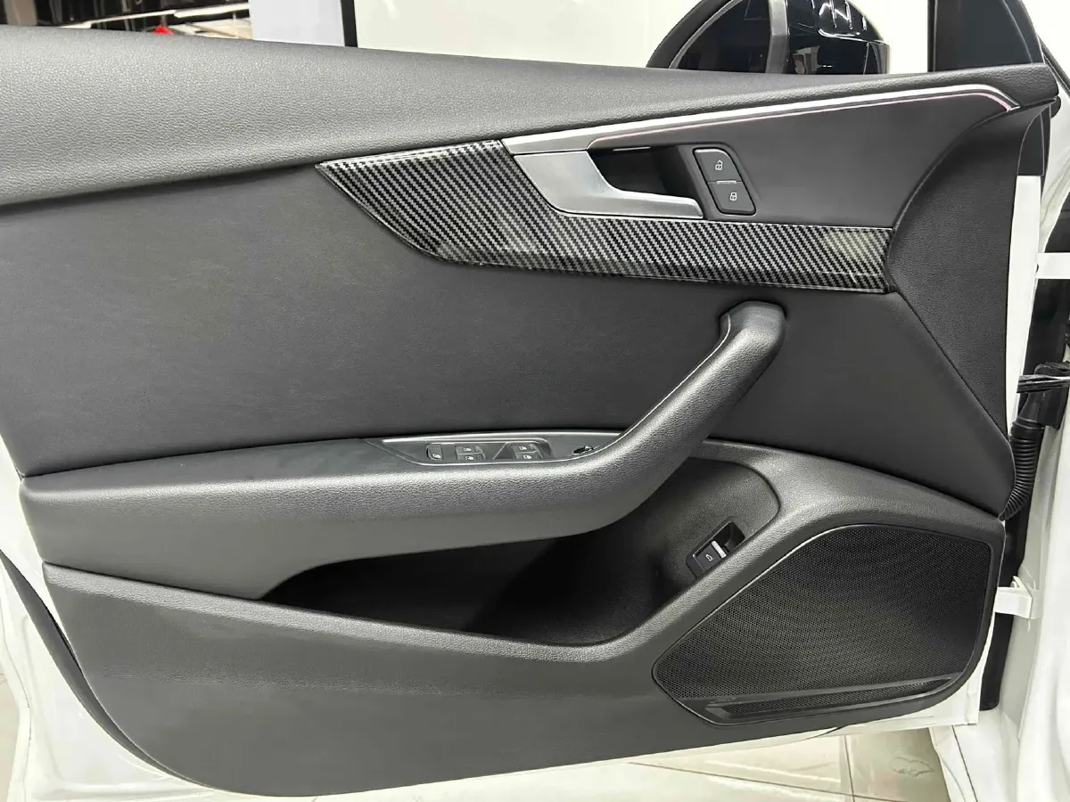 2020 Audi A4L 2.0T 190HP L4 7DCT,autocango,china used car exporter,china ev exporter,chinese used car exporter,chinese used ev exporter