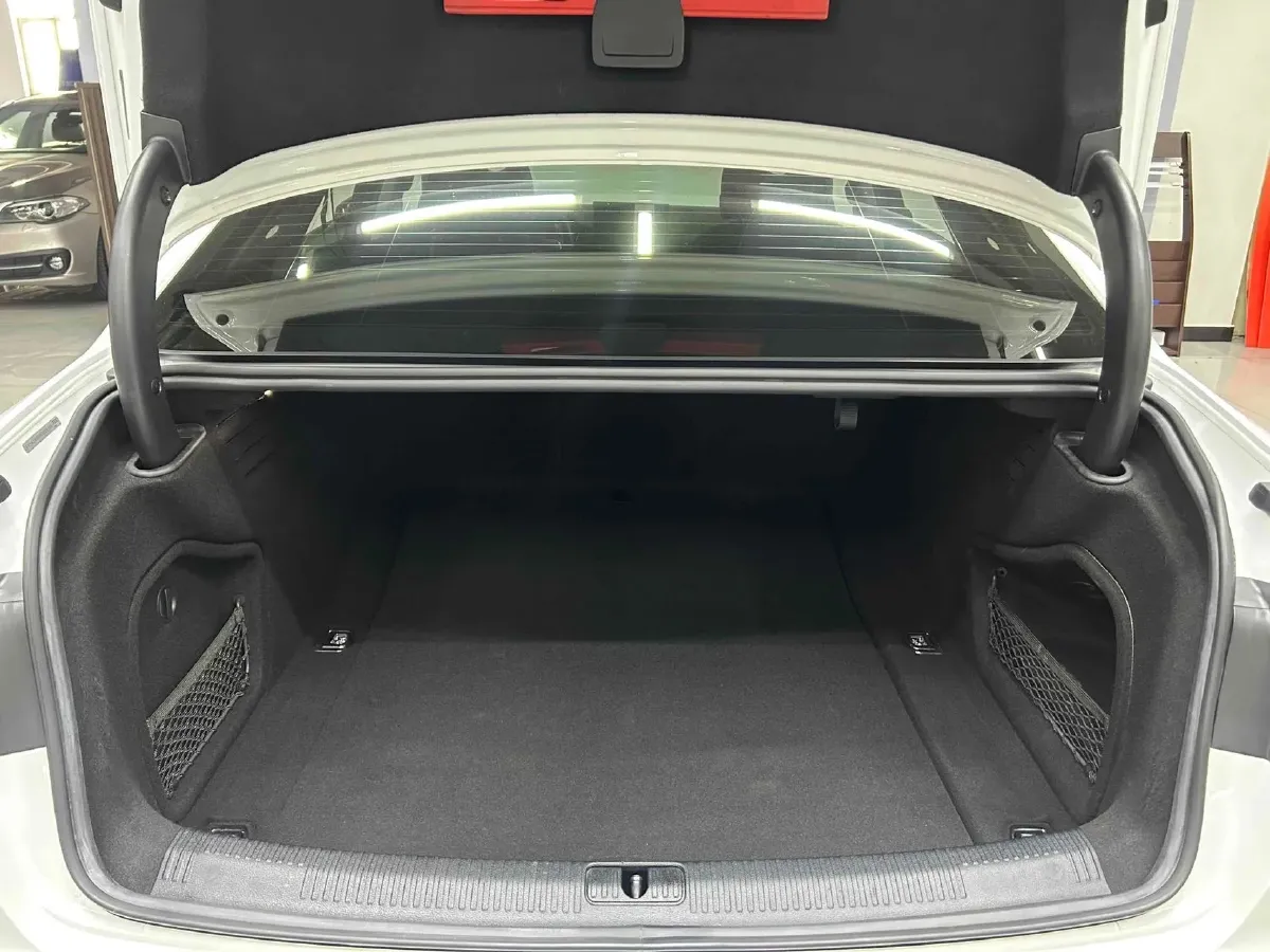 2020 Audi A4L 2.0T 190HP L4 7DCT,autocango,china used car exporter,china ev exporter,chinese used car exporter,chinese used ev exporter