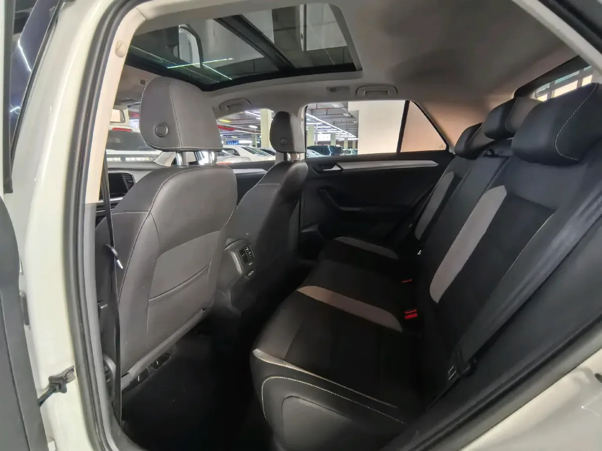 2022 Volkswagen T-Roc 1.4T 150HP L4 7DCT,autocango,china used car exporter,china ev exporter,chinese used car exporter,chinese used ev exporter