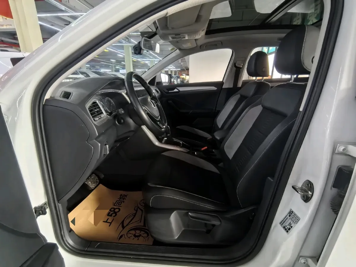 2022 Volkswagen T-Roc 1.4T 150HP L4 7DCT,autocango,china used car exporter,china ev exporter,chinese used car exporter,chinese used ev exporter