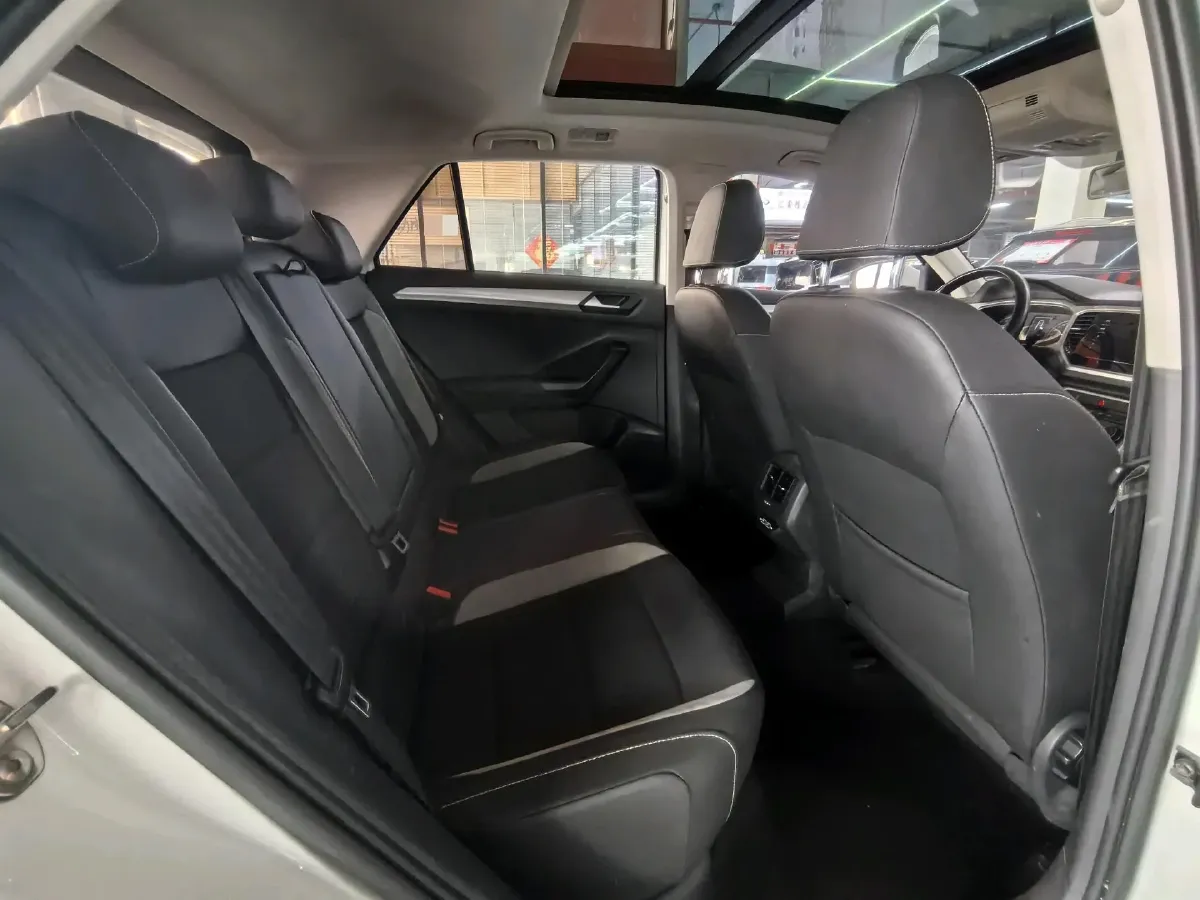 2022 Volkswagen T-Roc 1.4T 150HP L4 7DCT,autocango,china used car exporter,china ev exporter,chinese used car exporter,chinese used ev exporter