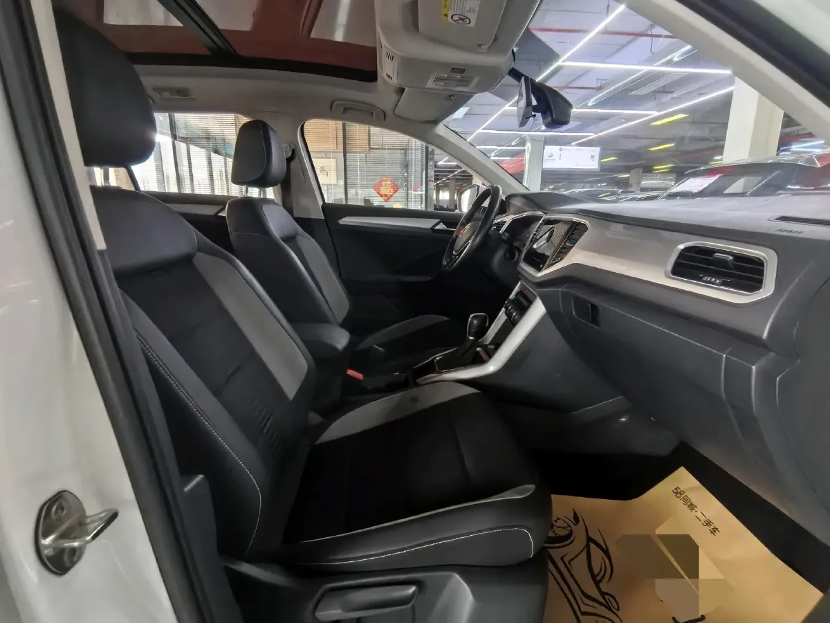 2022 Volkswagen T-Roc 1.4T 150HP L4 7DCT,autocango,china used car exporter,china ev exporter,chinese used car exporter,chinese used ev exporter