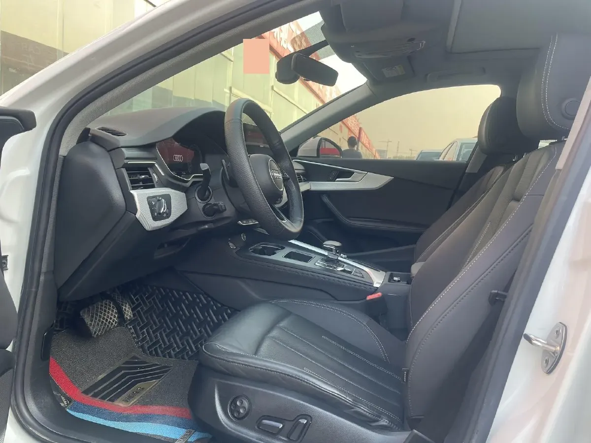 2020 Audi A4L 2.0T 190HP L4 7DCT,autocango,china used car exporter,china ev exporter,chinese used car exporter,chinese used ev exporter