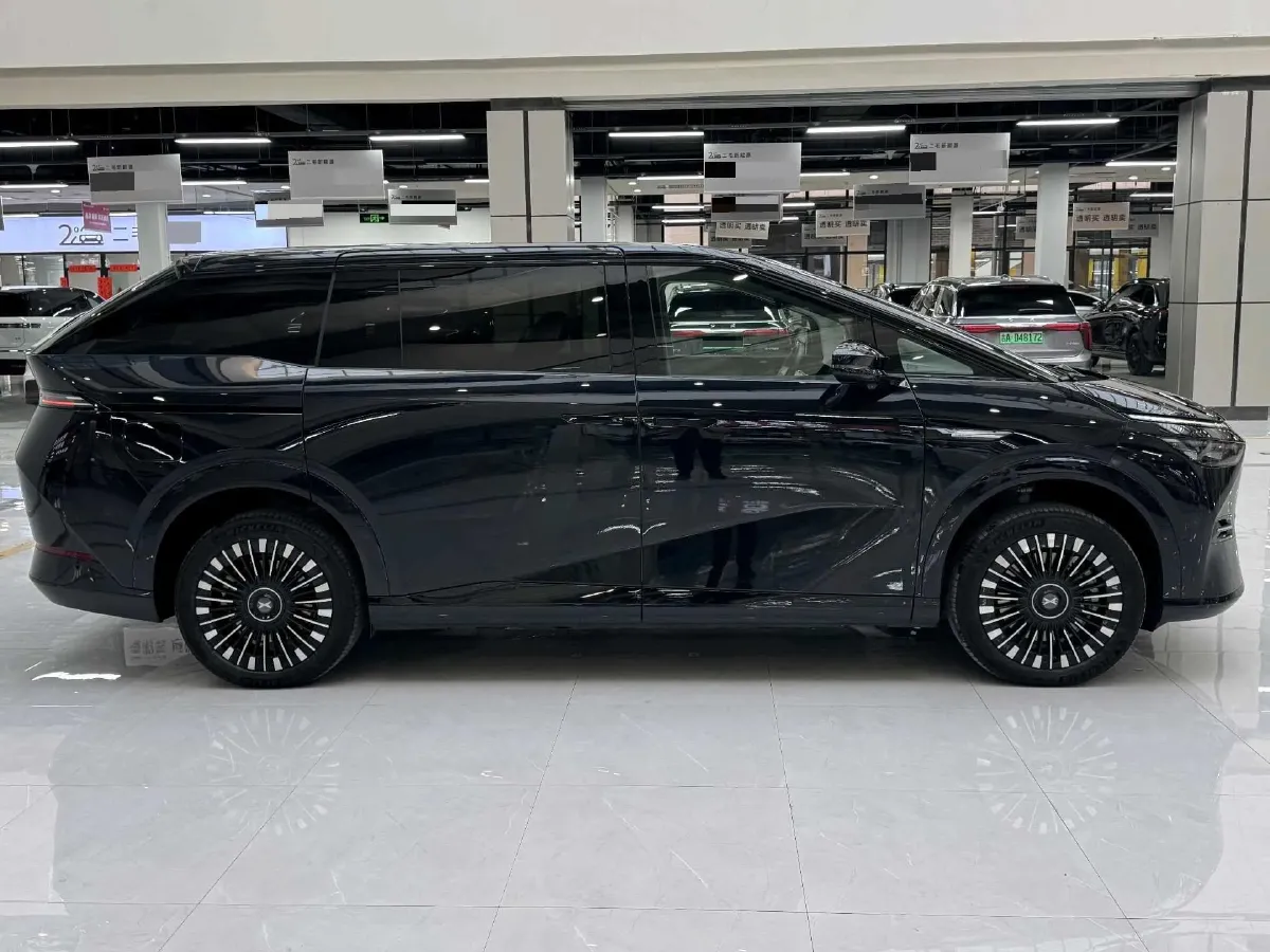 2025 Xpeng X9 BEV,autocango,china used car exporter,china ev exporter,chinese used car exporter,chinese used ev exporter