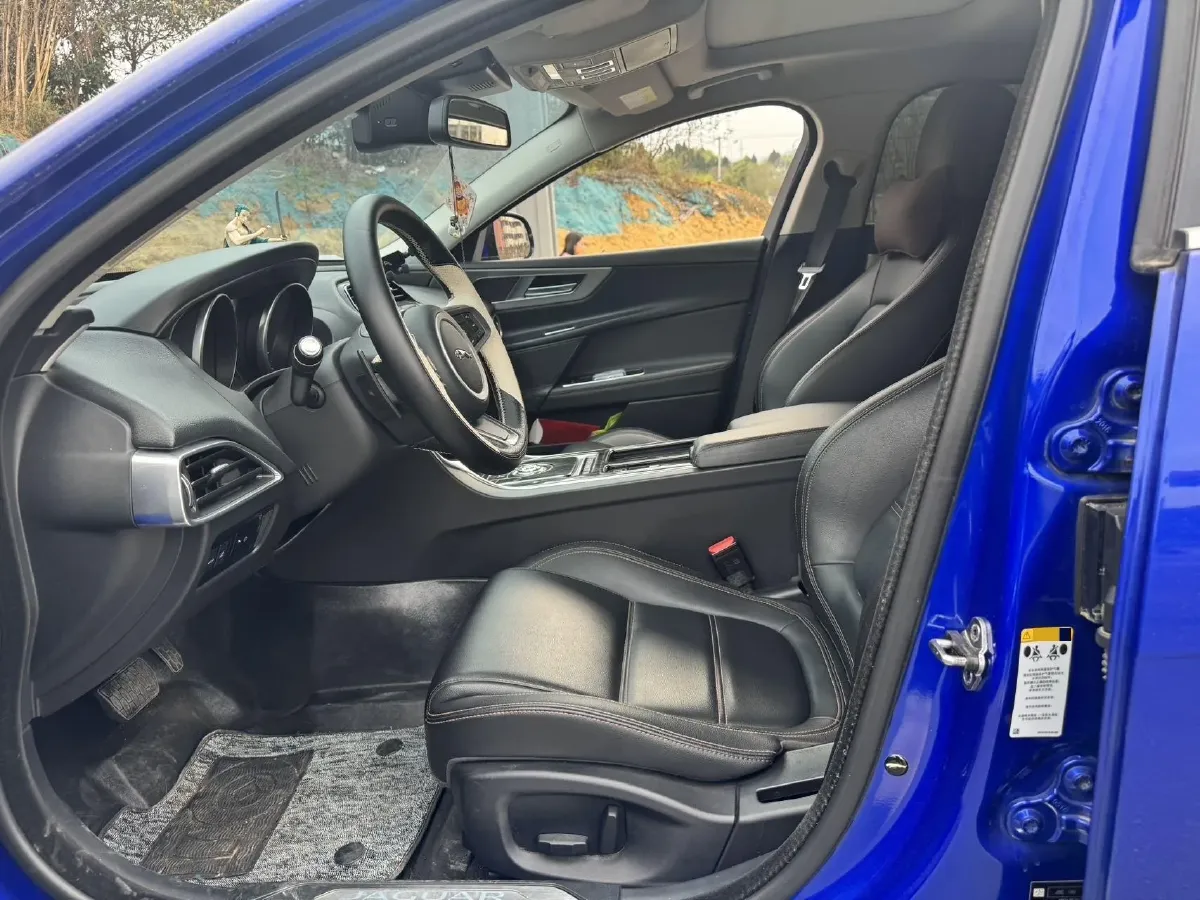 2019 Jeep Cherokee 2.0T 265HP L4 9AT,autocango,china used car exporter,china ev exporter,chinese used car exporter,chinese used ev exporter