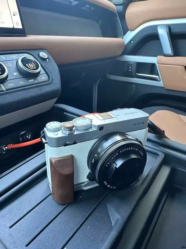 2023 Land Rover Defender 3.0T 400HP L6 8AT,autocango,china used car exporter,china ev exporter,chinese used car exporter,chinese used ev exporter