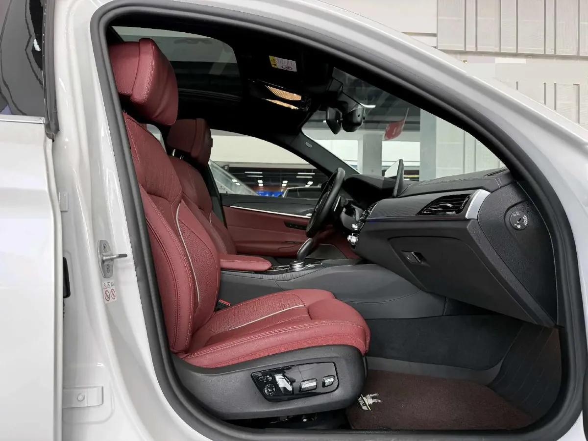 2021 BMW 5 Series 2.0T 252HP L4 8AT,autocango,china used car exporter,china ev exporter,chinese used car exporter,chinese used ev exporter