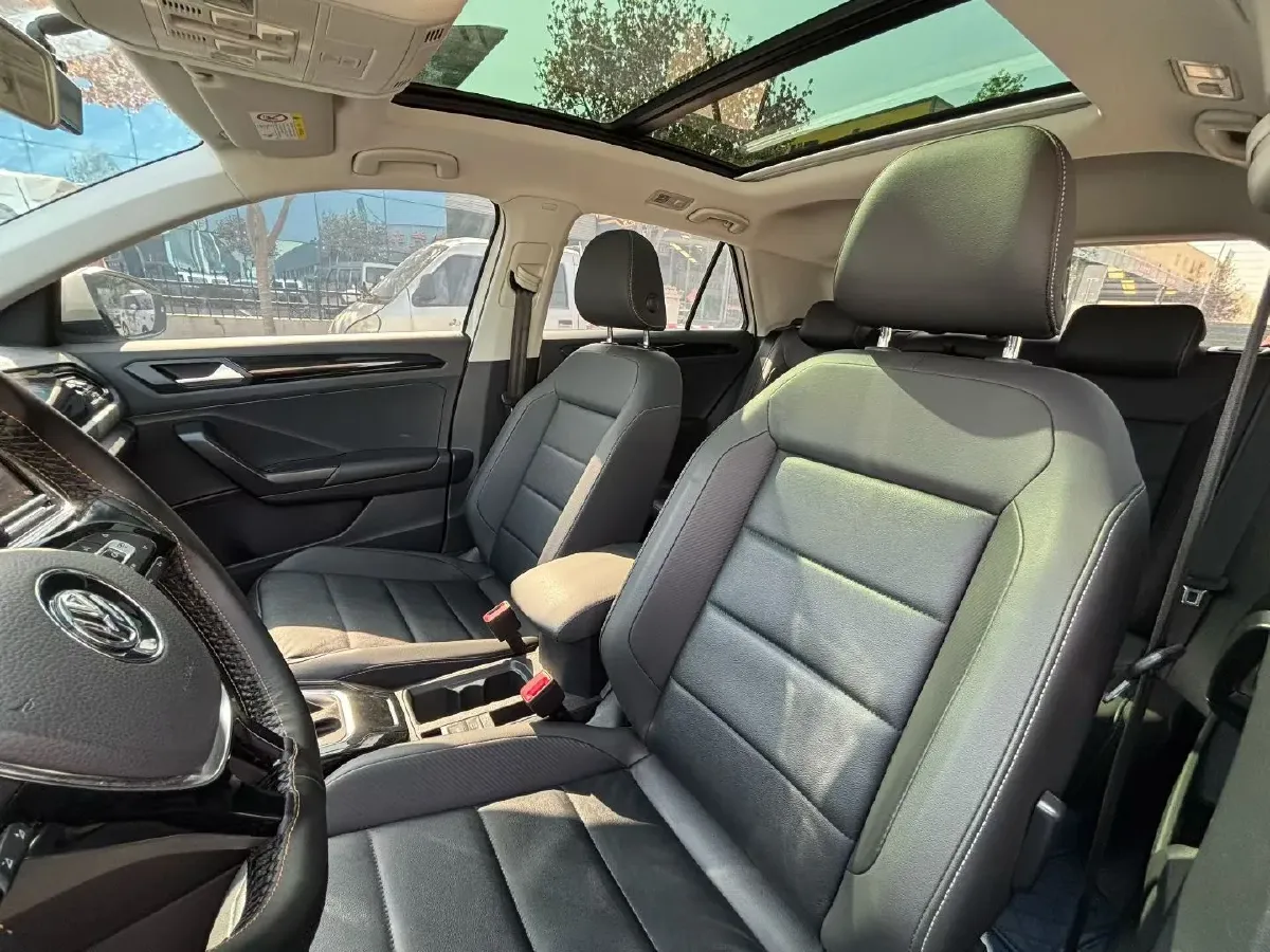 2020 Volkswagen T-Roc 1.4T 150HP L4 7DCT,autocango,china used car exporter,china ev exporter,chinese used car exporter,chinese used ev exporter