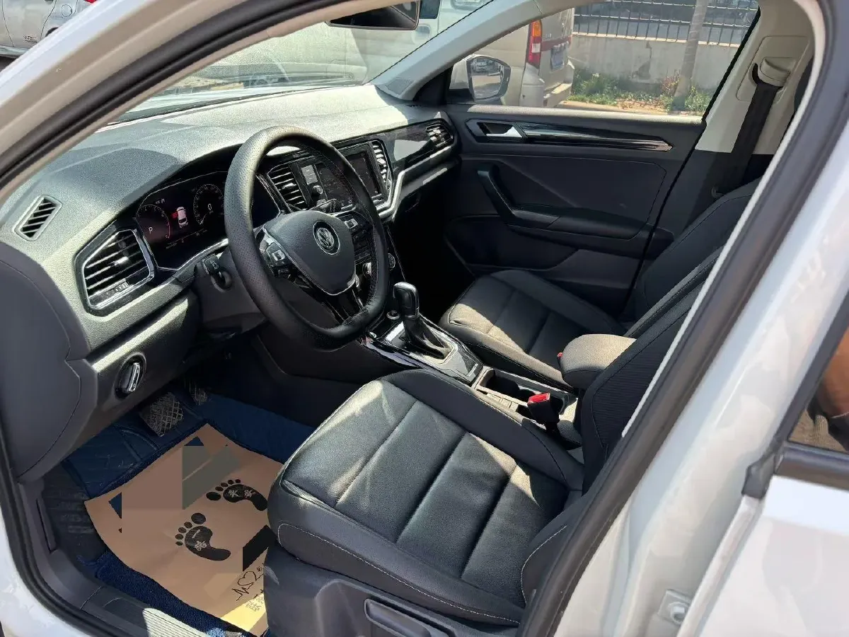 2020 Volkswagen T-Roc 1.4T 150HP L4 7DCT,autocango,china used car exporter,china ev exporter,chinese used car exporter,chinese used ev exporter