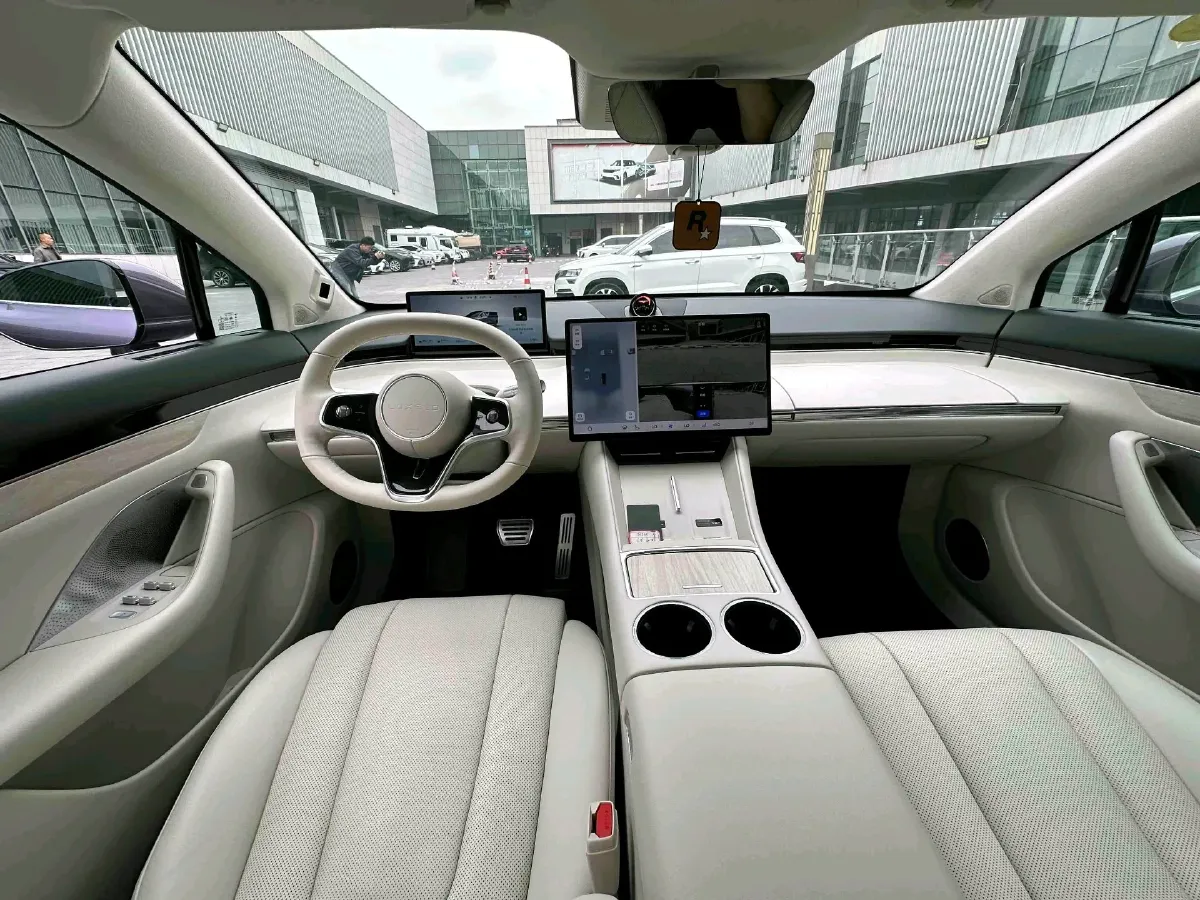 2025 Luxeed R7 REEV 156HP REEV,autocango,china used car exporter,china ev exporter,chinese used car exporter,chinese used ev exporter