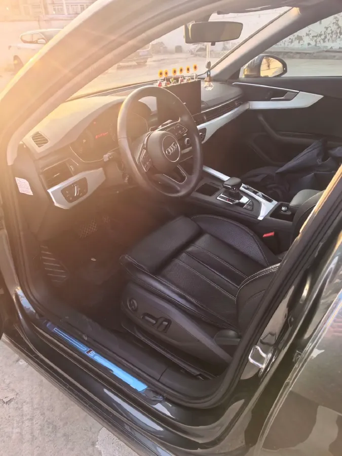 2023 Audi A4L 2.0T 190HP L4 7DCT,autocango,china used car exporter,china ev exporter,chinese used car exporter,chinese used ev exporter