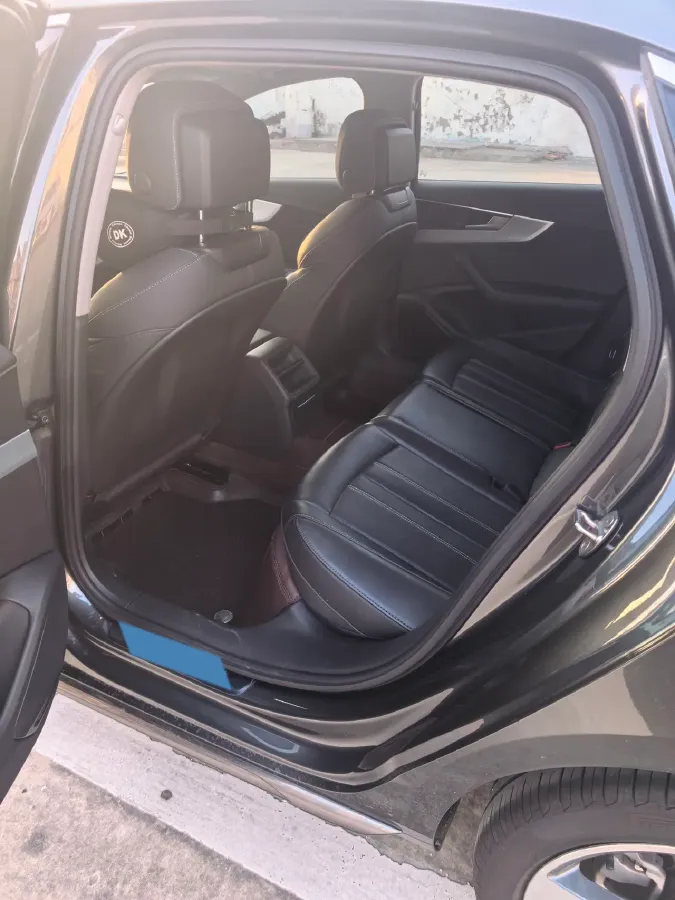 2023 Audi A4L 2.0T 190HP L4 7DCT,autocango,china used car exporter,china ev exporter,chinese used car exporter,chinese used ev exporter