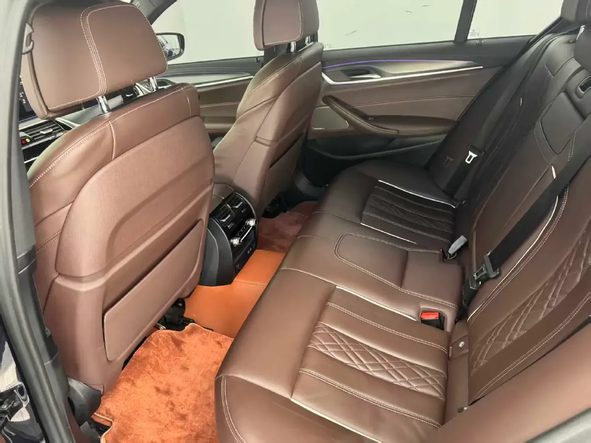 2022 Volvo XC60 PHEV 2.0T 303HP L4 8AT PHEV 11.6KWH,autocango,china used car exporter,china ev exporter,chinese used car exporter,chinese used ev exporter