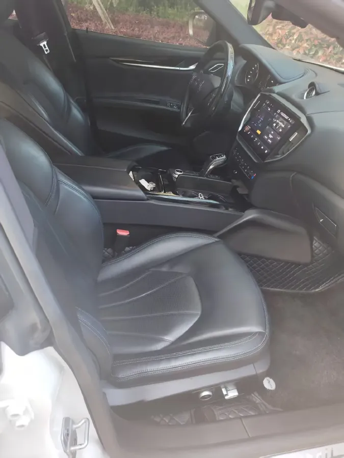 2021 Maserati Ghibli 2.0T 330HP L4 8AT,autocango,china used car exporter,china ev exporter,chinese used car exporter,chinese used ev exporter