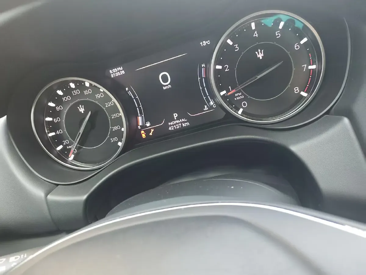 2021 Maserati Ghibli 2.0T 330HP L4 8AT,autocango,china used car exporter,china ev exporter,chinese used car exporter,chinese used ev exporter