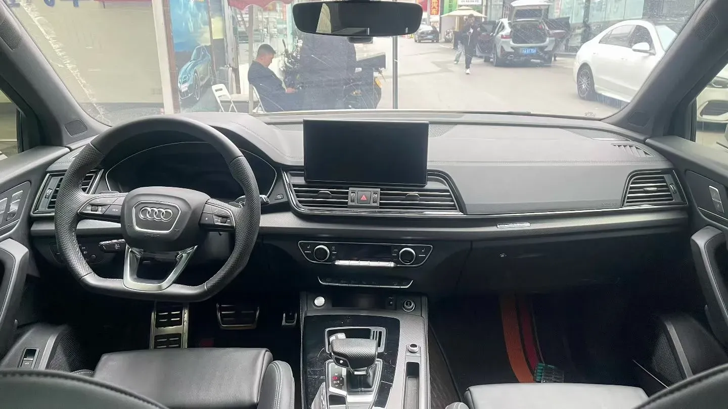 2024 Audi Q5L 2.0T 245HP L4 7DCT,autocango,china used car exporter,china ev exporter,chinese used car exporter,chinese used ev exporter