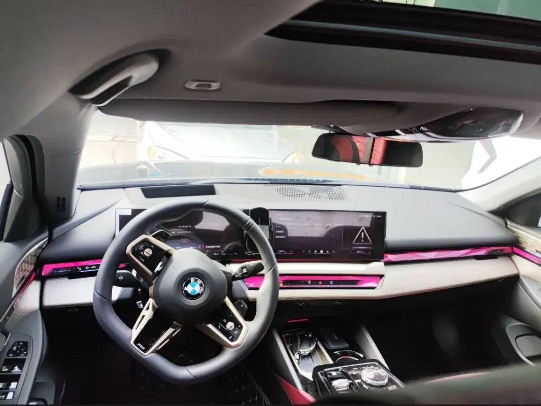 2025 BMW 5 Series 2.0T 258HP L4 8AT,autocango,china used car exporter,china ev exporter,chinese used car exporter,chinese used ev exporter