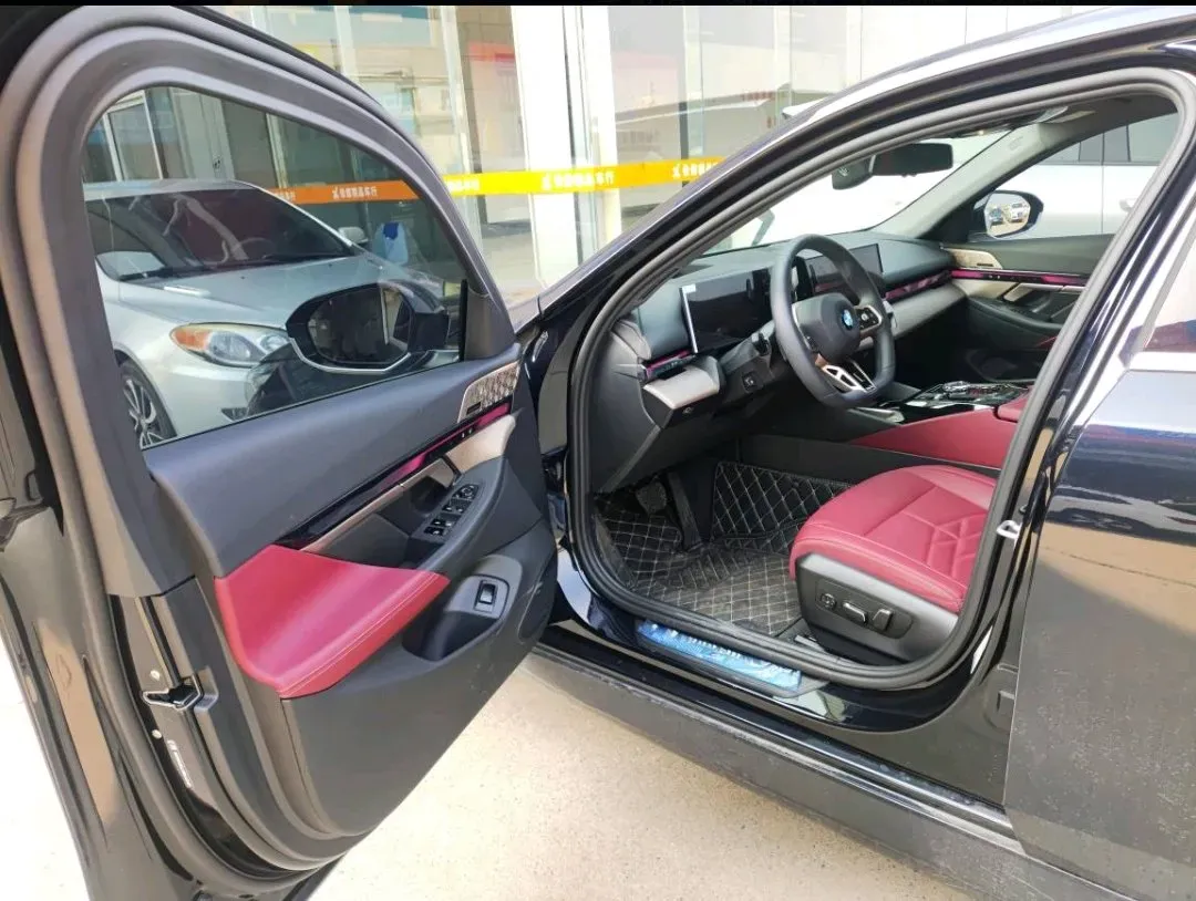 2025 BMW 5 Series 2.0T 258HP L4 8AT,autocango,china used car exporter,china ev exporter,chinese used car exporter,chinese used ev exporter