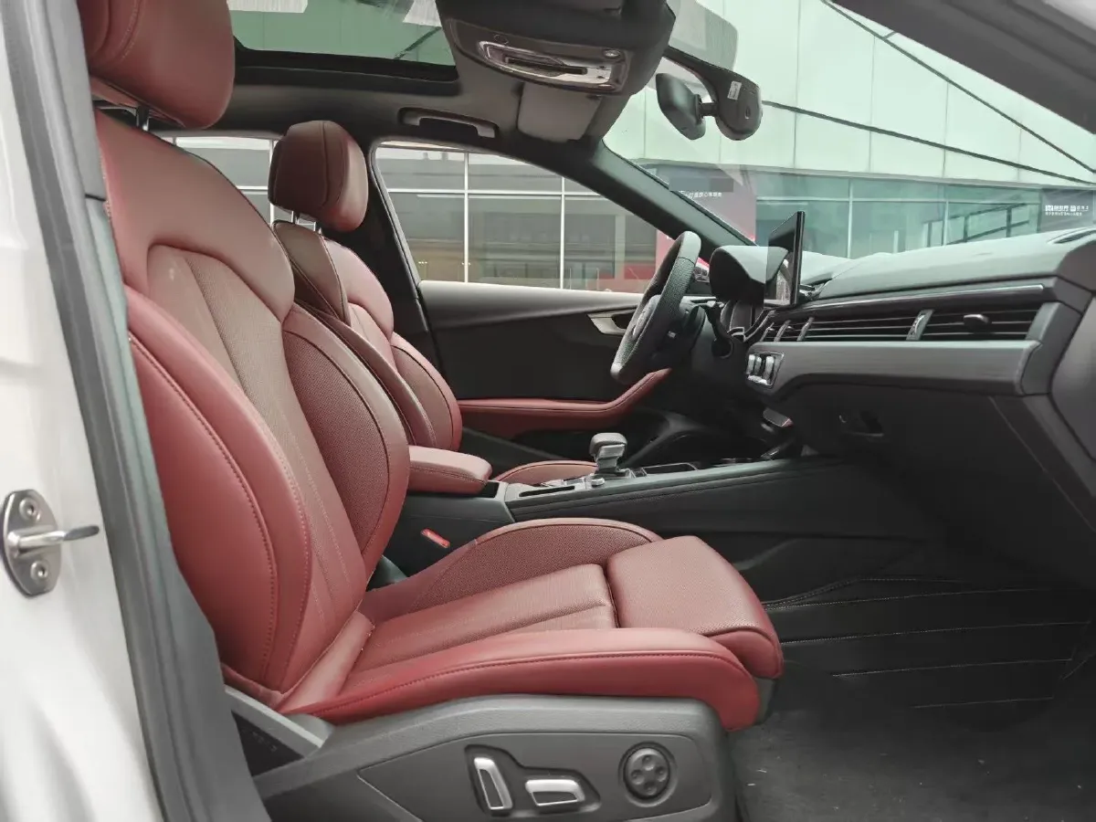 2024 Audi A4L 2.0T 190HP L4 7DCT,autocango,china used car exporter,china ev exporter,chinese used car exporter,chinese used ev exporter