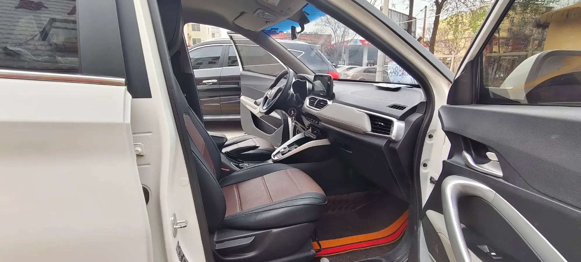 2017 BaoJun 310W 1.5L 105HP L4 6MT,autocango,china used car exporter,china ev exporter,chinese used car exporter,chinese used ev exporter