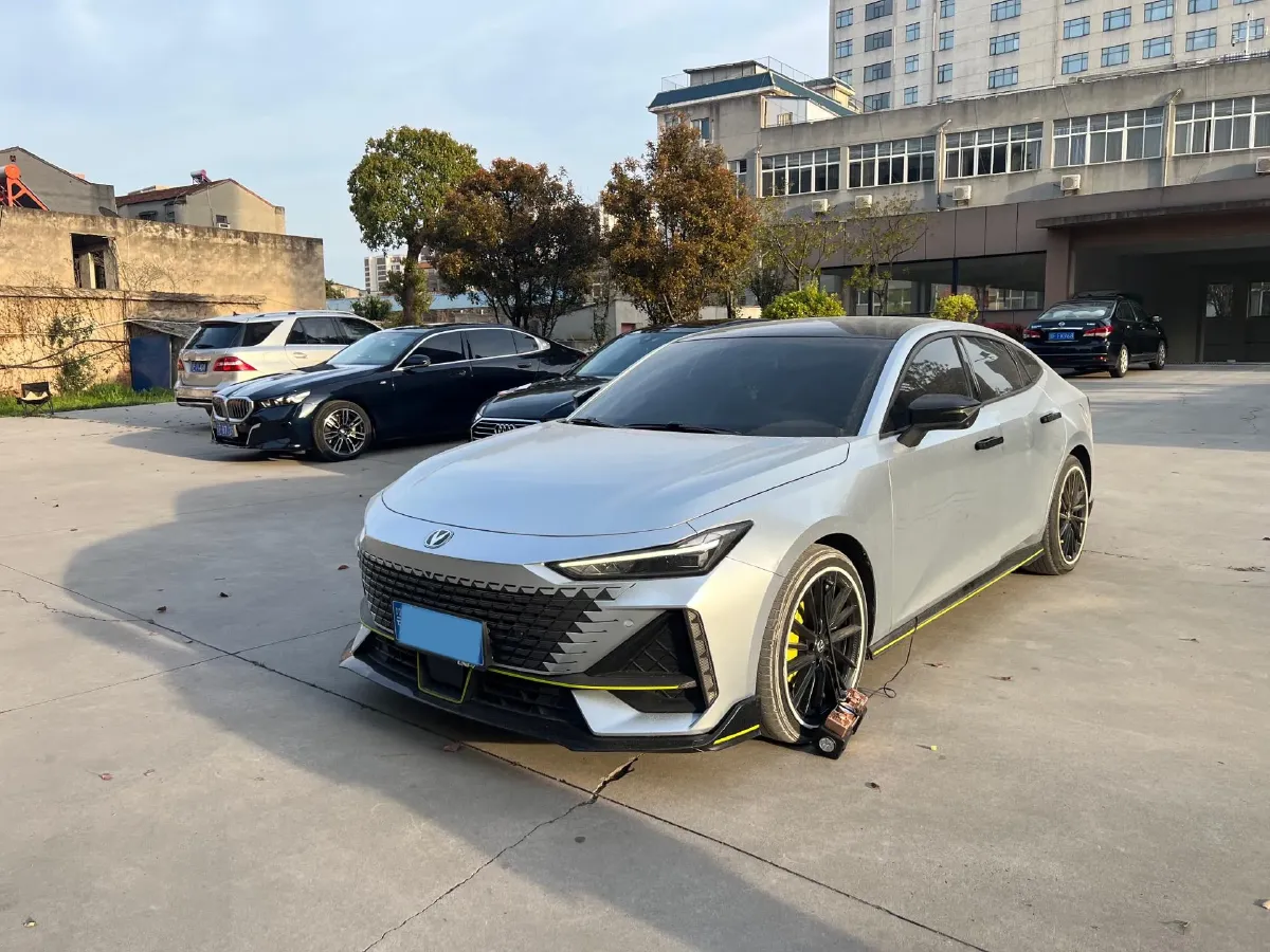 2022 ChangAn UNI-V 1.5T 188HP L4 7DCT,autocango,china used car exporter,china ev exporter,chinese used car exporter,chinese used ev exporter