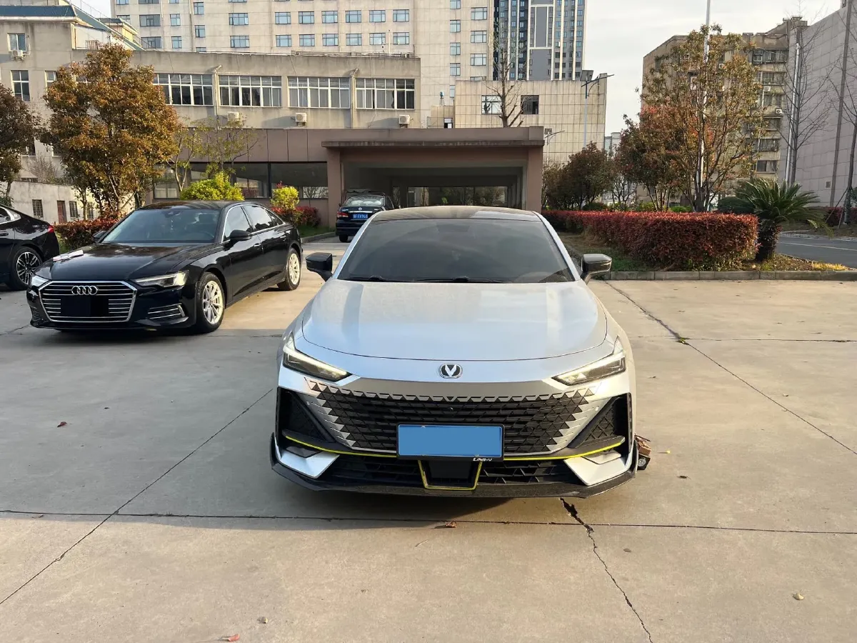 2022 ChangAn UNI-V 1.5T 188HP L4 7DCT,autocango,china used car exporter,china ev exporter,chinese used car exporter,chinese used ev exporter