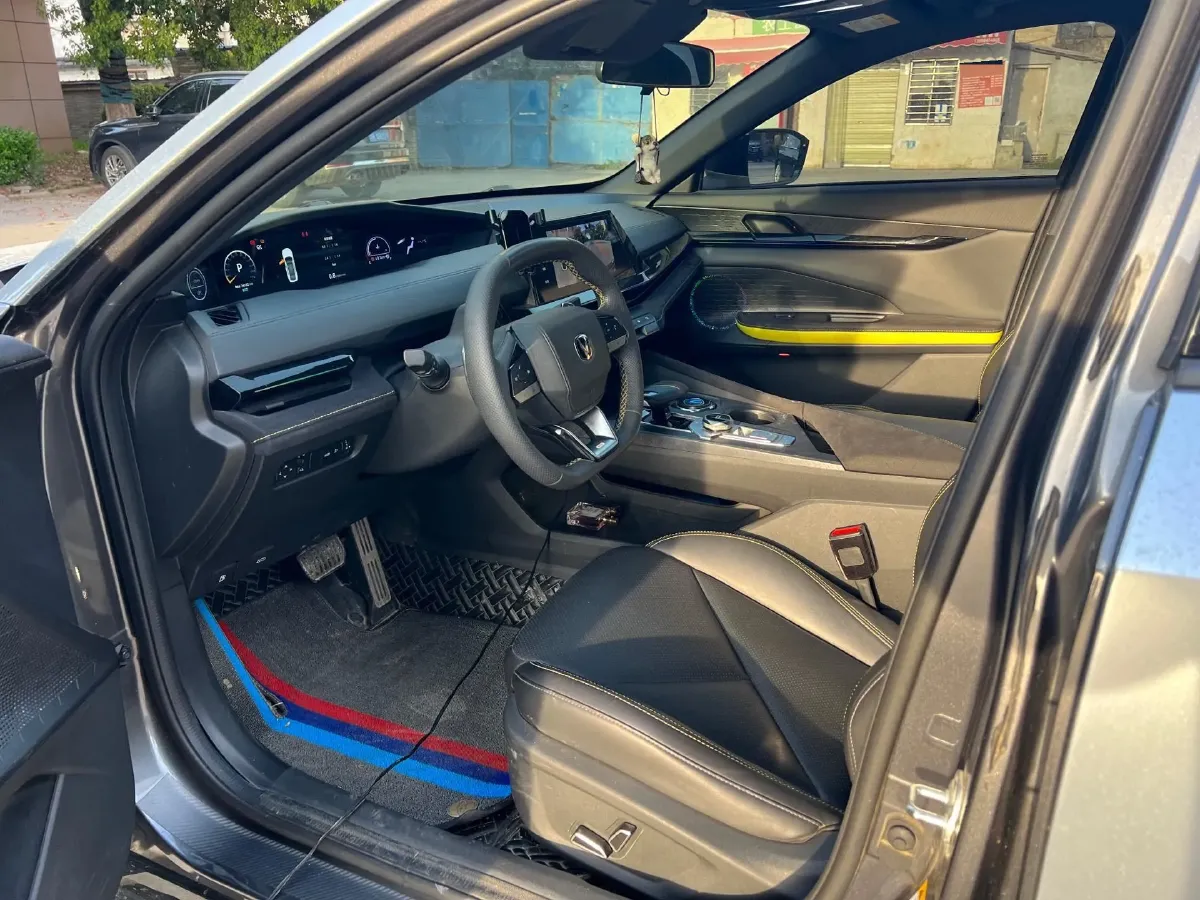 2022 ChangAn UNI-V 1.5T 188HP L4 7DCT,autocango,china used car exporter,china ev exporter,chinese used car exporter,chinese used ev exporter