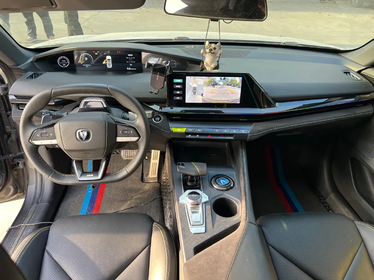 2022 ChangAn UNI-V 1.5T 188HP L4 7DCT,autocango,china used car exporter,china ev exporter,chinese used car exporter,chinese used ev exporter