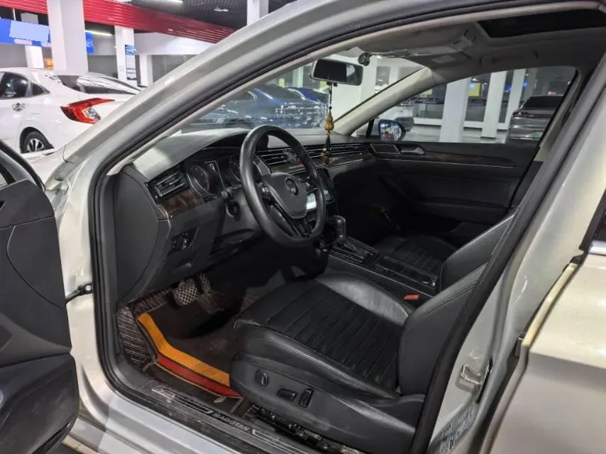 2018 Volkswagen Magotan 1.8T 180HP L4 7DCT,autocango,china used car exporter,china ev exporter,chinese used car exporter,chinese used ev exporter