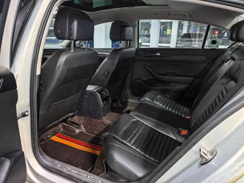 2018 Volkswagen Magotan 1.8T 180HP L4 7DCT,autocango,china used car exporter,china ev exporter,chinese used car exporter,chinese used ev exporter