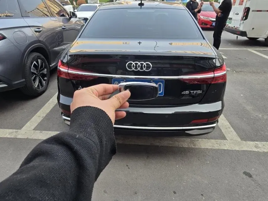 2023 Audi A6L 2.0T 245HP L4 7DCT,autocango,china used car exporter,china ev exporter,chinese used car exporter,chinese used ev exporter