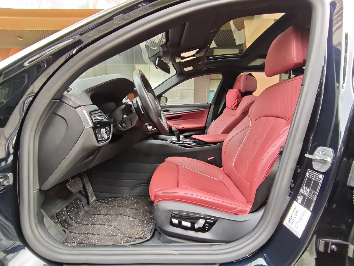 2022 BMW 5 Series 2.0T 252HP L4 8AT,autocango,china used car exporter,china ev exporter,chinese used car exporter,chinese used ev exporter