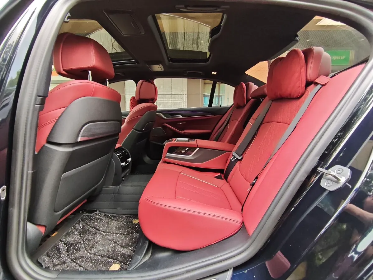 2022 BMW 5 Series 2.0T 252HP L4 8AT,autocango,china used car exporter,china ev exporter,chinese used car exporter,chinese used ev exporter