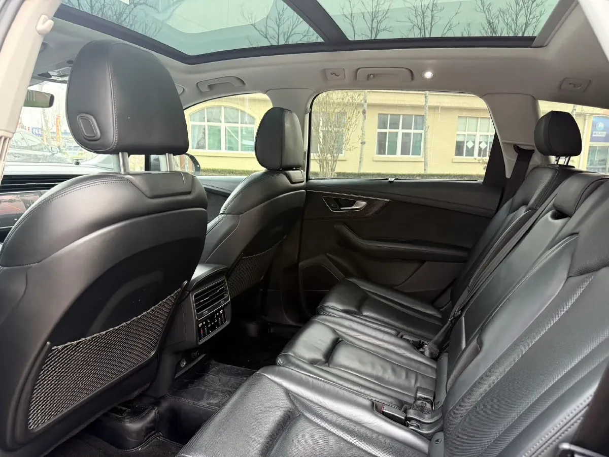 2021 Audi Q7 3.0T 340HP V6 8AT,autocango,china used car exporter,china ev exporter,chinese used car exporter,chinese used ev exporter