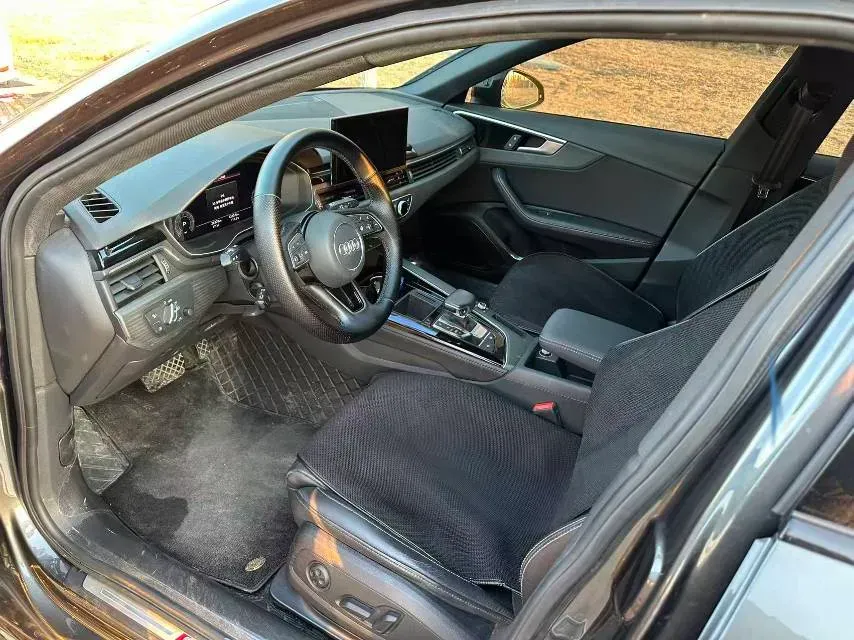 2023 Audi A4L 2.0T 190HP L4 7DCT,autocango,china used car exporter,china ev exporter,chinese used car exporter,chinese used ev exporter