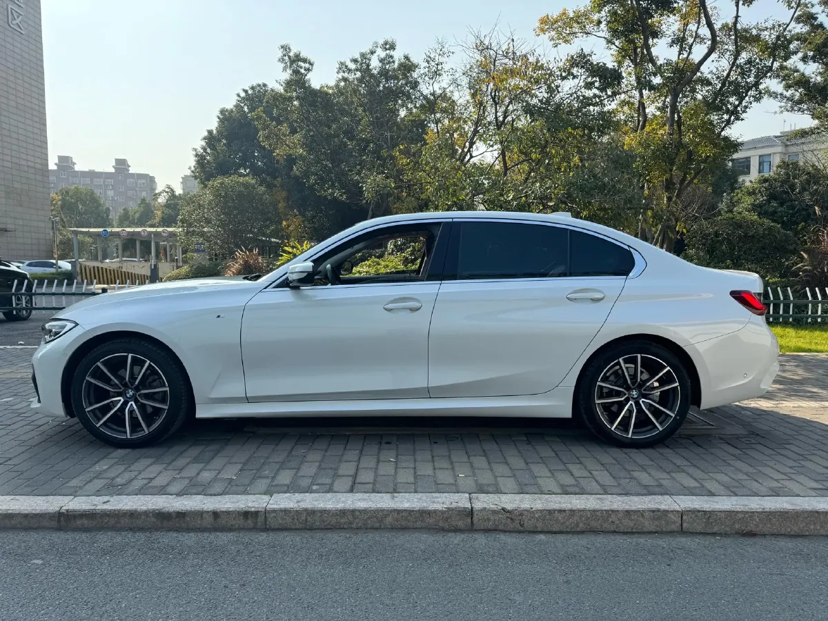 2022 BMW 3 Series 2.0T 184HP L4 8AT,autocango,china used car exporter,china ev exporter,chinese used car exporter,chinese used ev exporter