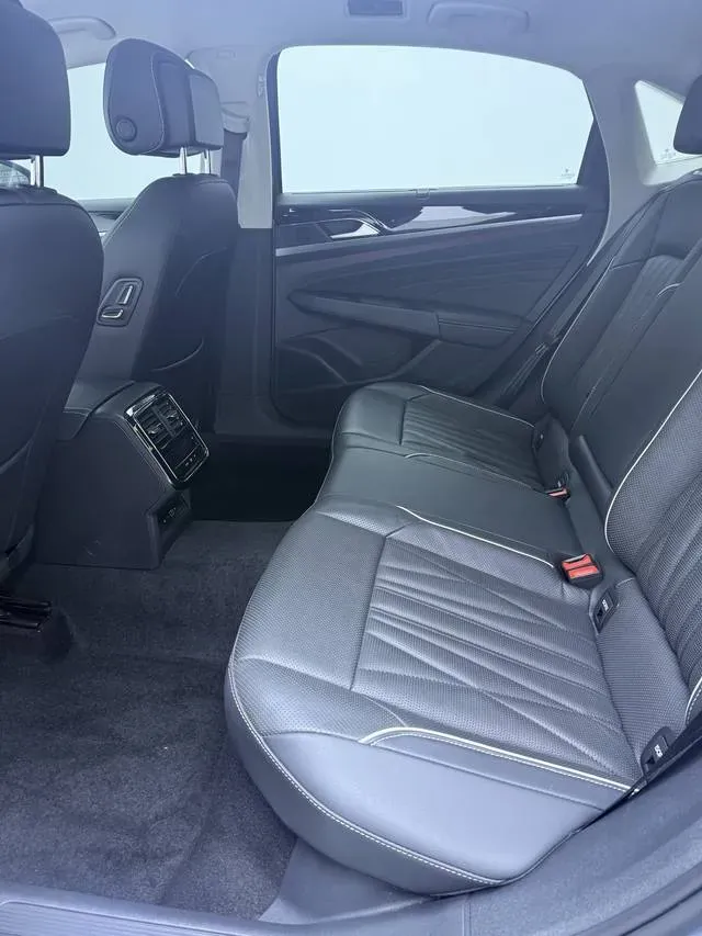 2022 Xpeng P7 BEV 60.2KWH,autocango,china used car exporter,china ev exporter,chinese used car exporter,chinese used ev exporter