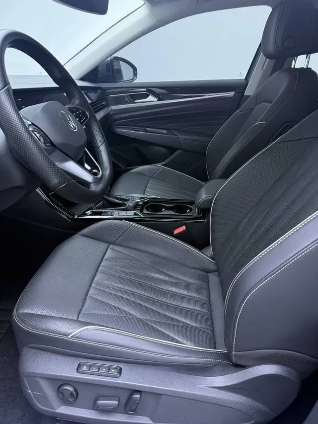 2022 Xpeng P7 BEV 60.2KWH,autocango,china used car exporter,china ev exporter,chinese used car exporter,chinese used ev exporter