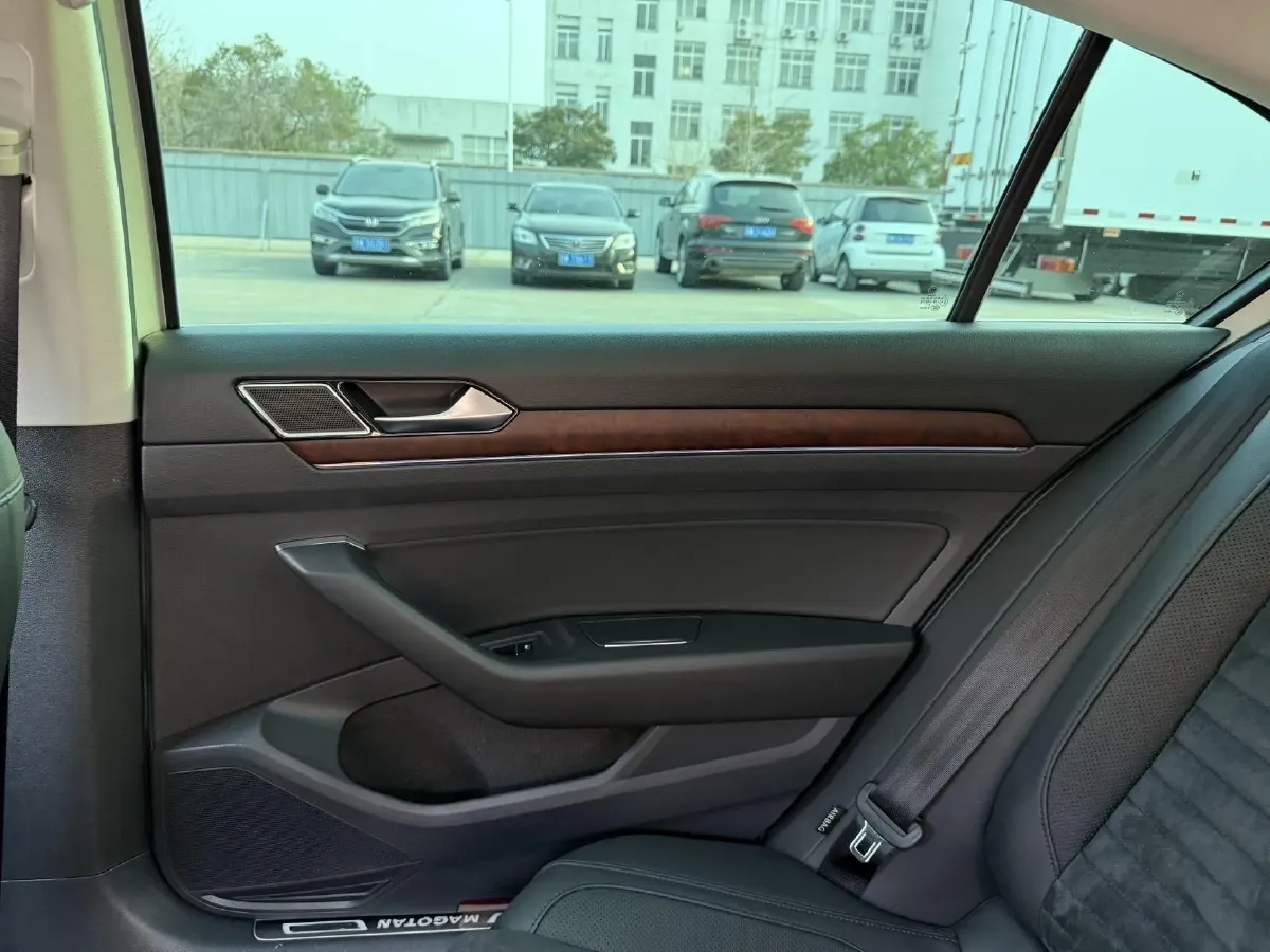 2019 Volkswagen Magotan 2.0T 186HP L4 7DCT,autocango,china used car exporter,china ev exporter,chinese used car exporter,chinese used ev exporter