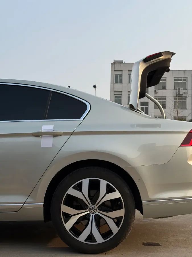 2019 Volkswagen Magotan 2.0T 186HP L4 7DCT,autocango,china used car exporter,china ev exporter,chinese used car exporter,chinese used ev exporter