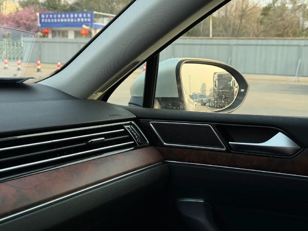 2019 Volkswagen Magotan 2.0T 186HP L4 7DCT,autocango,china used car exporter,china ev exporter,chinese used car exporter,chinese used ev exporter