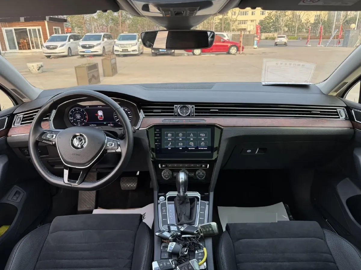 2019 Volkswagen Magotan 2.0T 186HP L4 7DCT,autocango,china used car exporter,china ev exporter,chinese used car exporter,chinese used ev exporter