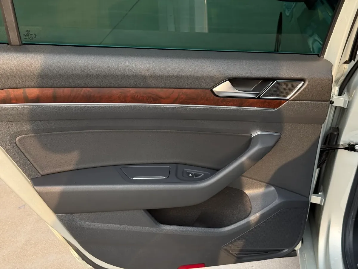 2019 Volkswagen Magotan 2.0T 186HP L4 7DCT,autocango,china used car exporter,china ev exporter,chinese used car exporter,chinese used ev exporter